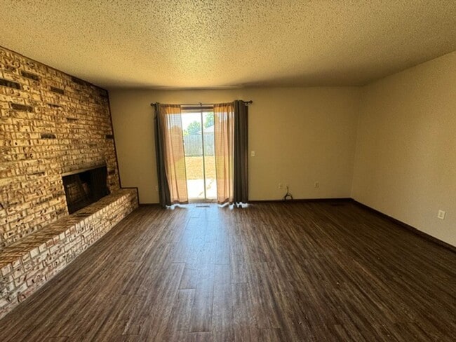 Photo - 2 Bedrooms, 1 1/2 baths and a 1 car garage duplex for rent in SW OKC near SW 89th and Penn!