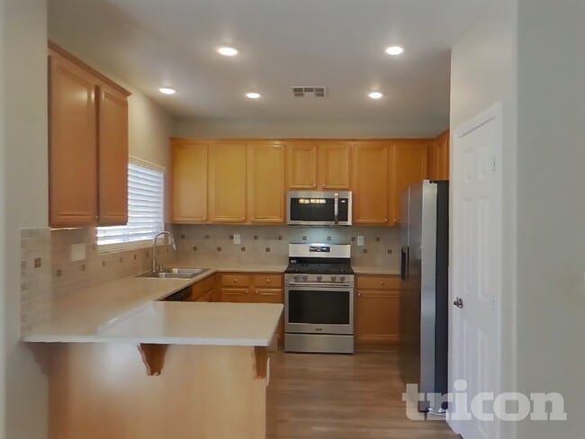 Photo - 11729 Giles St