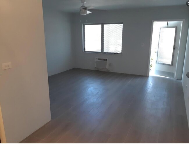 Building Photo - 2100 NE 51st Ct Unit 102