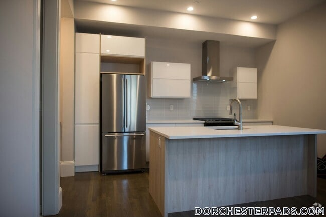 Building Photo - 14 Sumner St Rental
