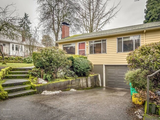 Front - 2741 SE 32nd Ave Unit 1