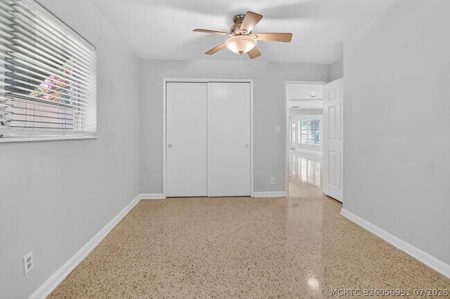 Building Photo - 456 NE 28th Terrace