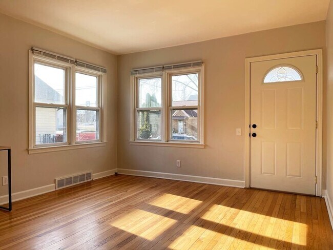 Photo - 1905 E Dayton St