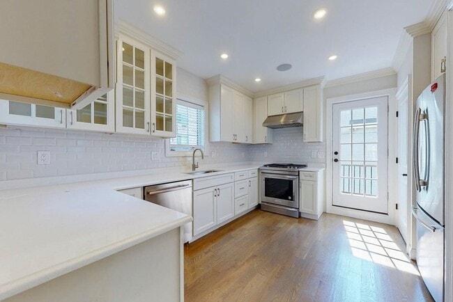 Photo - 102 Beacon St Unit 2