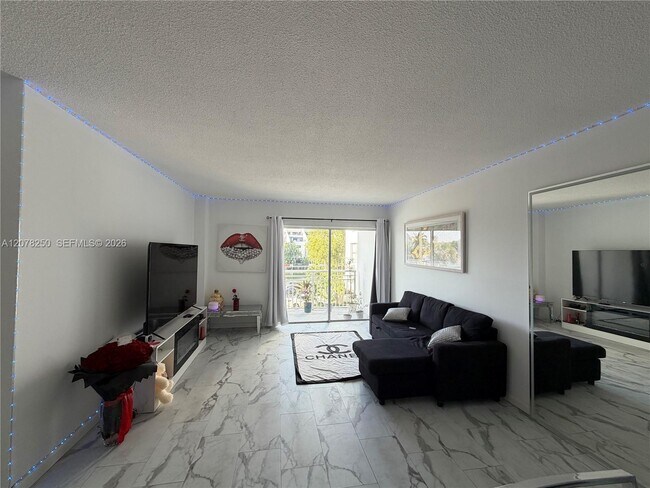 400 Kings Point Dr Unit 218