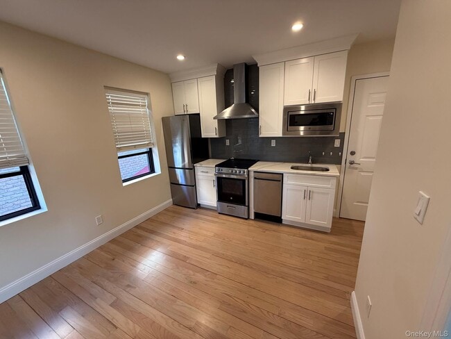 Building Photo - 610 Jericho Tpke