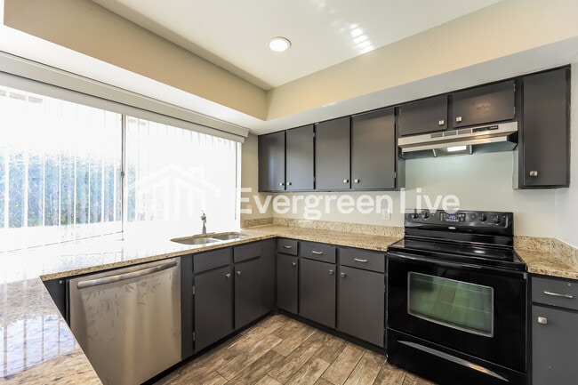 Photo - 274 Meadow Path Dr