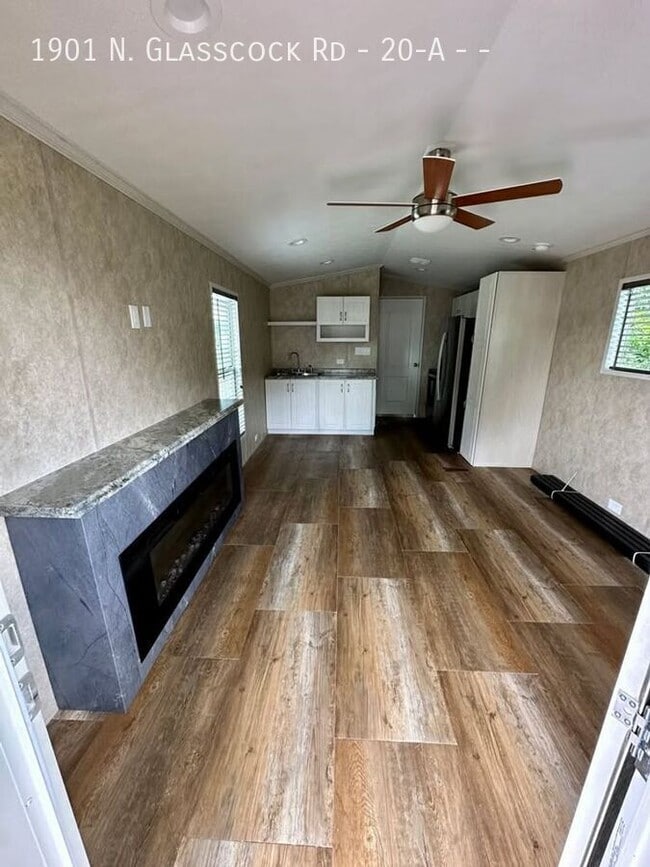 Photo - 1901 N Glasscock Rd