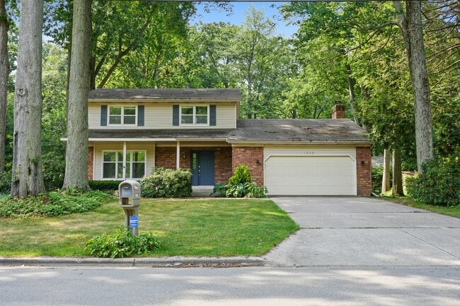 Building Photo - 1008 Forest Hills Dr Rental