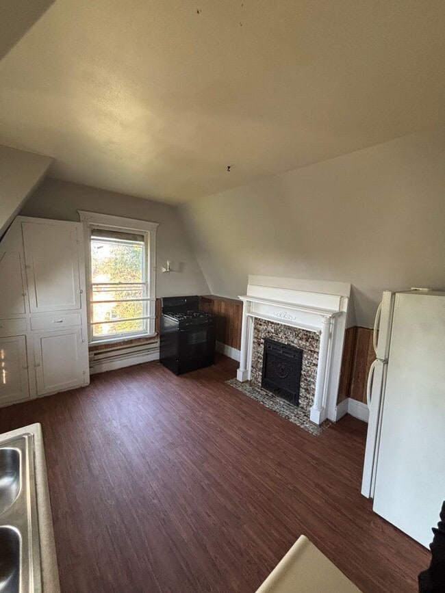 1423 Summit St Unit 3