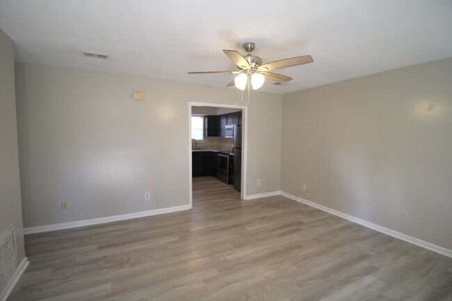 Photo - Updated 2BR/1BA in Gulf Breeze –  Water & Lawn Care Included – Available Now! Unidad C