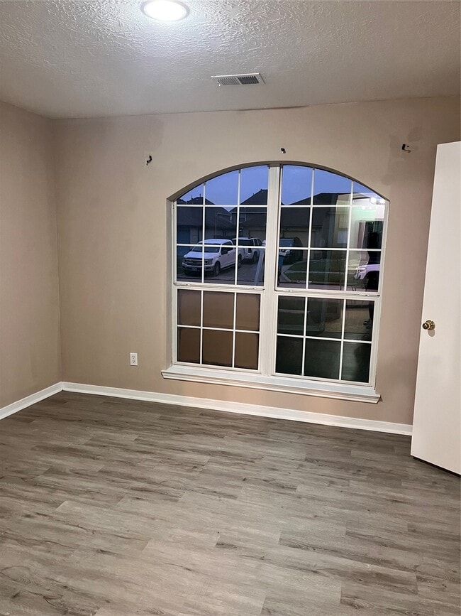 Photo - 10910 Thorncliff Dr