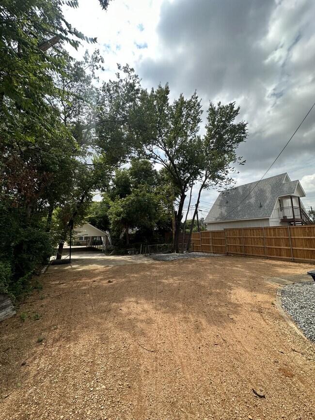5806 Goodwin Ave Unidad LWR