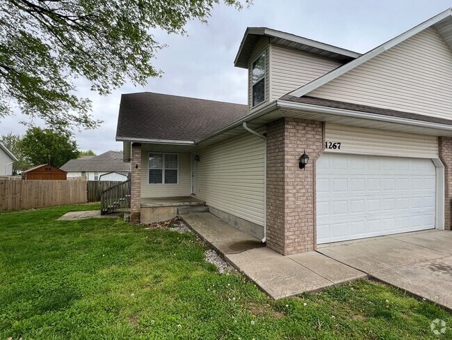 Building Photo - 1267 Pinhook Dr Rental