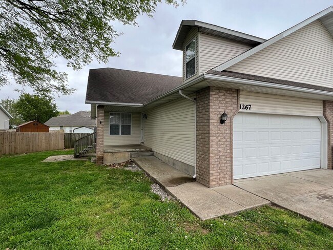 Building Photo - 1267 Pinhook Dr Rental