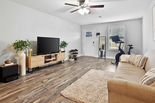 Photo - Pet Friendly Three Bedroom!