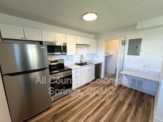 Photo - 6678 Provincial Dr