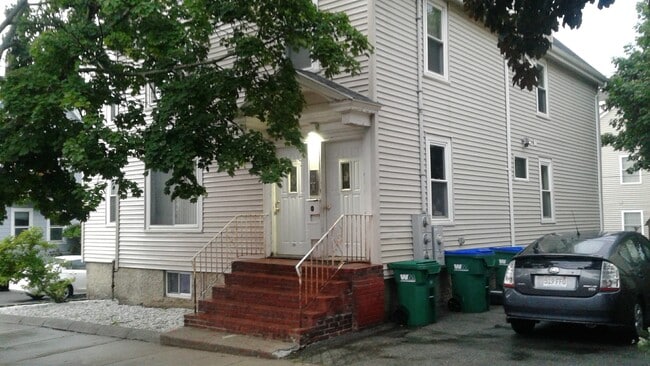 Building Photo - 18 Joseph St Unit 3 Rental
