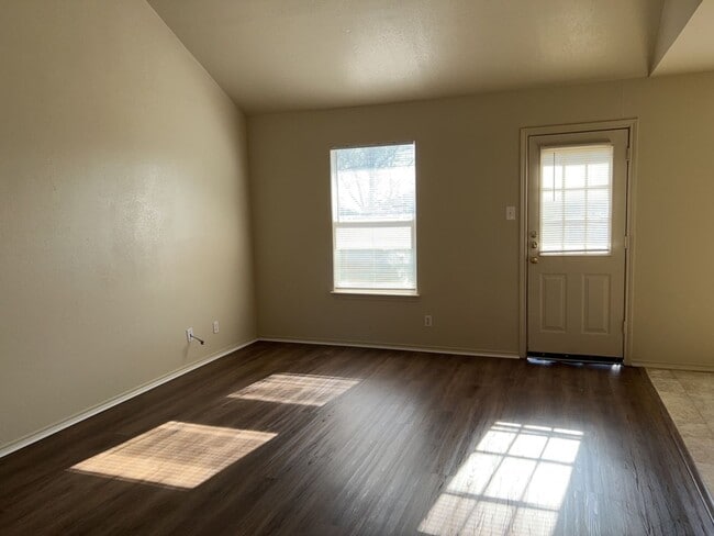 Photo - 3606 Warfield Dr