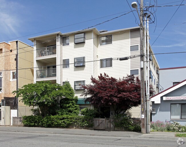 Building Photo - Newland Apartments