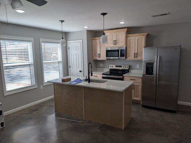 Photo - 2058 Ellis St