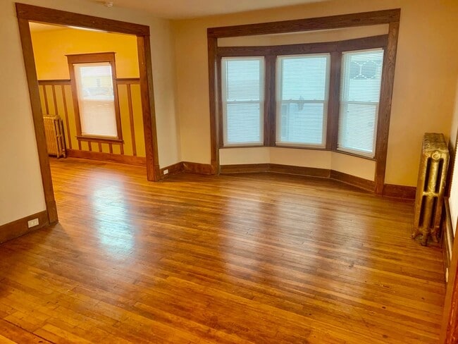 Photo - 4 Bedroom, 1.5 Bath Home – North East Gran...