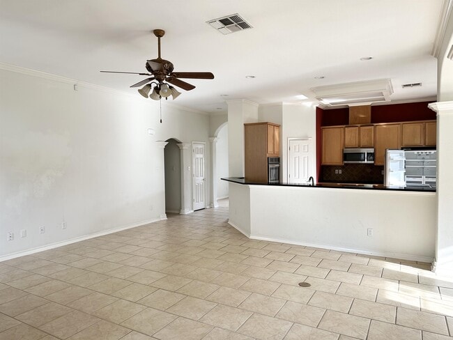 7613 Bayonne Dr