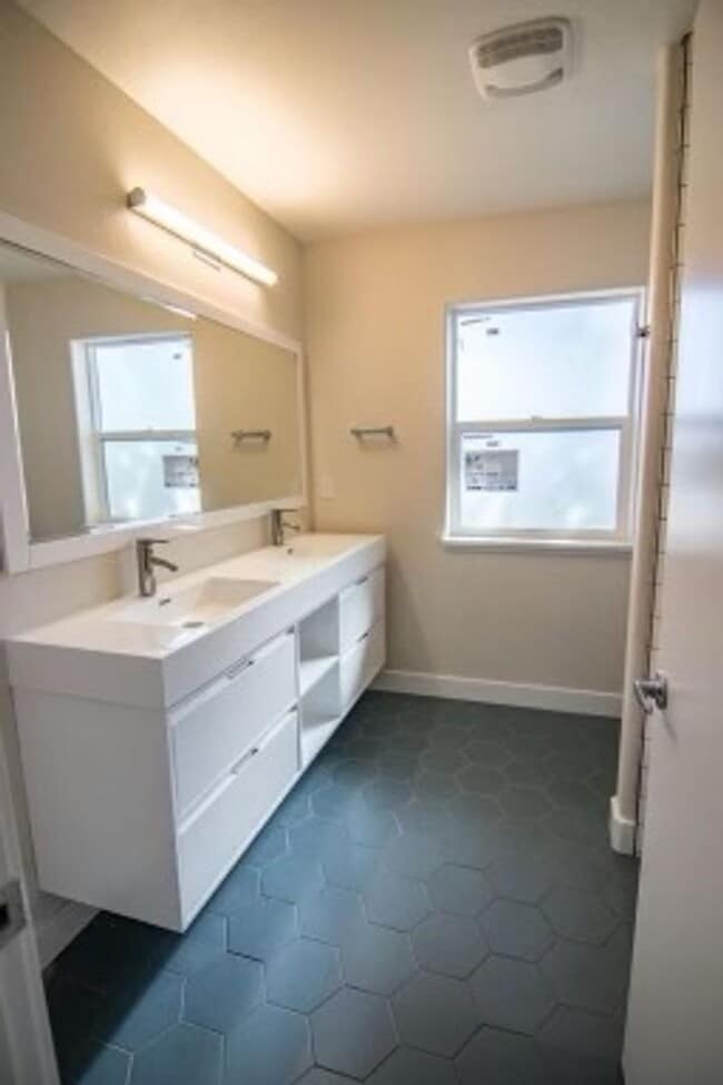 Photo - Temp 210 Unit 36A