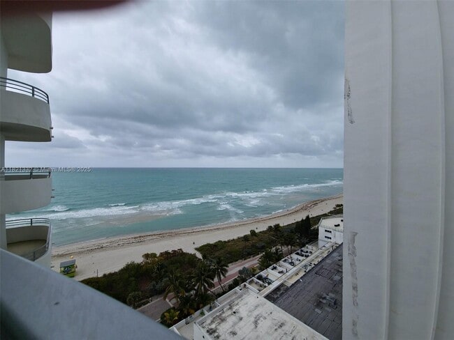 Building Photo - 5555 Collins Ave Unit 16P
