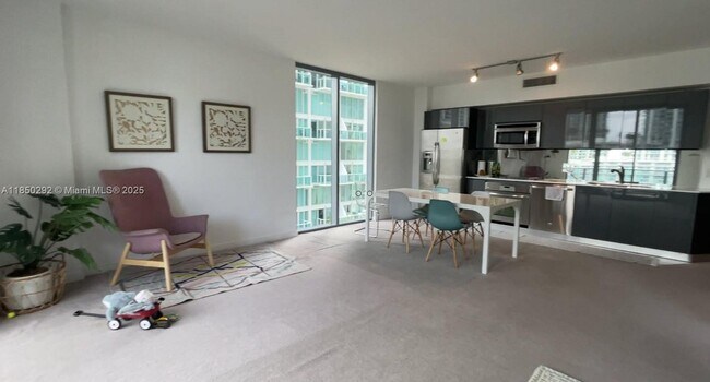 Photo - 31 SE 6th St Unit 902