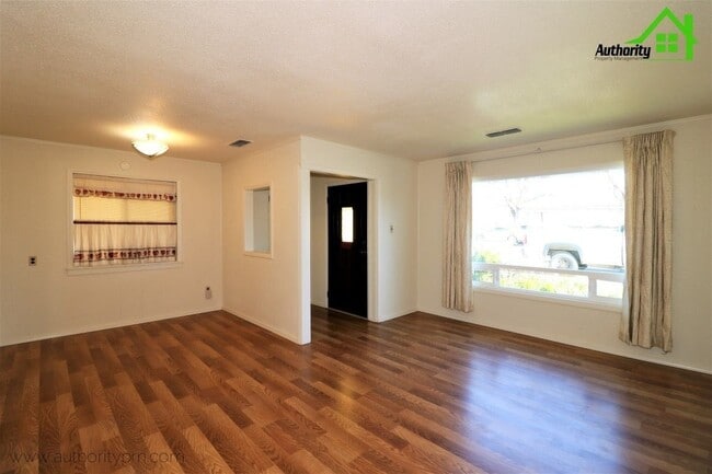 Photo - 1924 Sequoia St