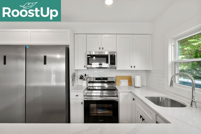 Photo - RoostUp Furnished Private Bedroom with Pri...