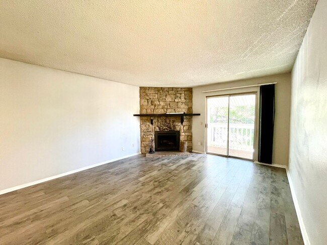 Photo - 2-Bedroom in Woodside Condos Unit 8555 Fairmount Dr. #E203