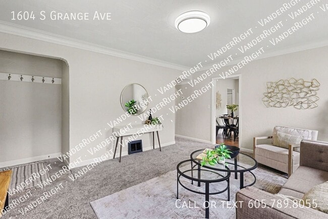 Building Photo - 1604 S Grange Ave