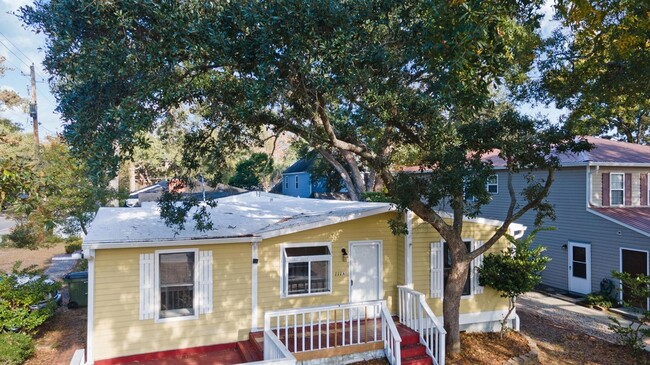 Photo - 111 N Hollywood Dr