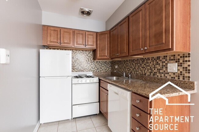 Building Photo - 5820 N Sheridan Rd Unit 305
