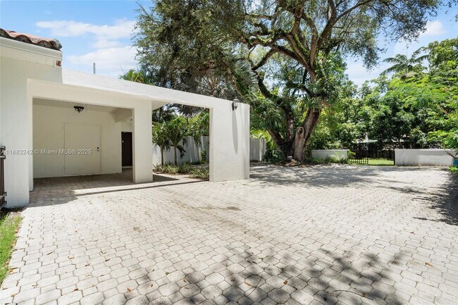 Photo - 5810 Maggiore St