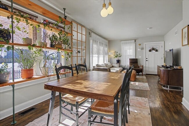 Photo - 136 E Jackson St