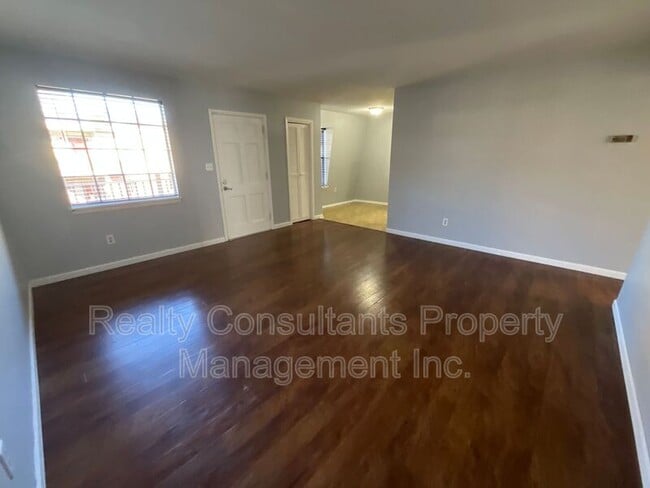 Photo - 3830 Country Club Rd