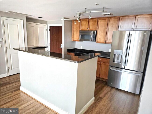 Photo - 1020 N Highland St Unit 1012