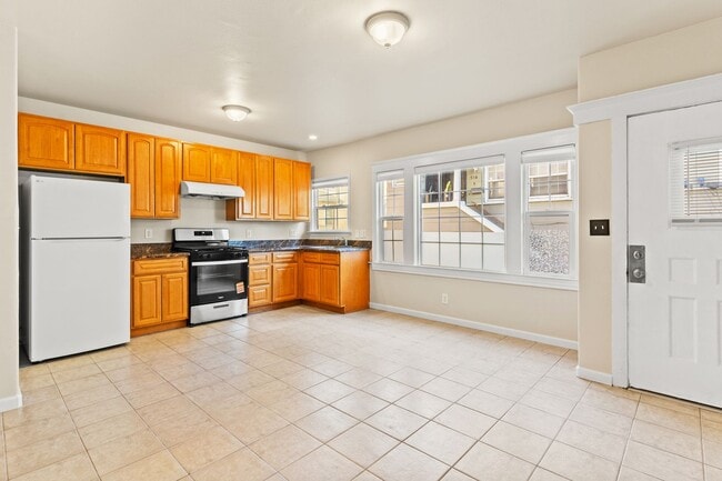 Photo - Bright Mosswood Studio Near BART and Kaiser Unit 518-B