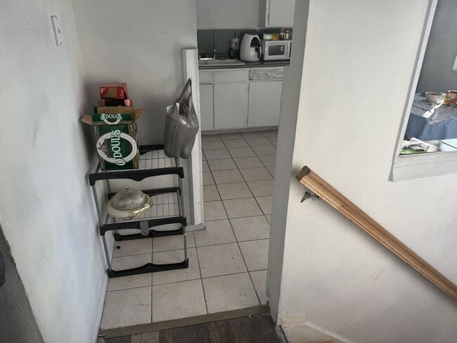 Photo - Upstairs Unit in Prime West Valley Location!