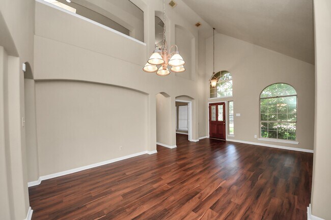 Photo - 530 Majestic Ridge Dr