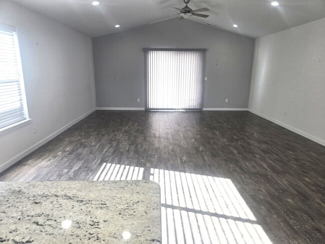 Photo - 3 bed 2 bath Home for Rent in Grants Pass