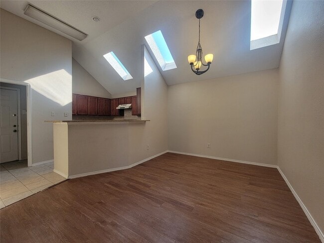 Photo - 932 Winchester Ln