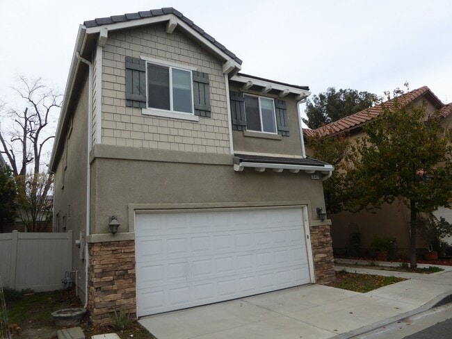 Building Photo - COMING SOON! 4 Bedroom Home for Rent in Castaic!