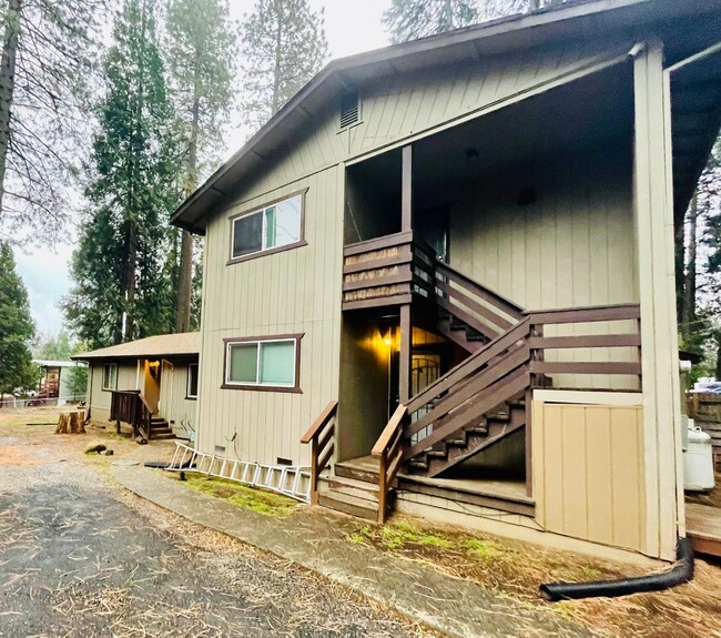 Building Photo - 2 Bedrooms in Pollock Pines Available May 1st