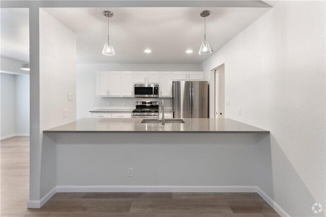 Building Photo - 707 Central Dr Rental