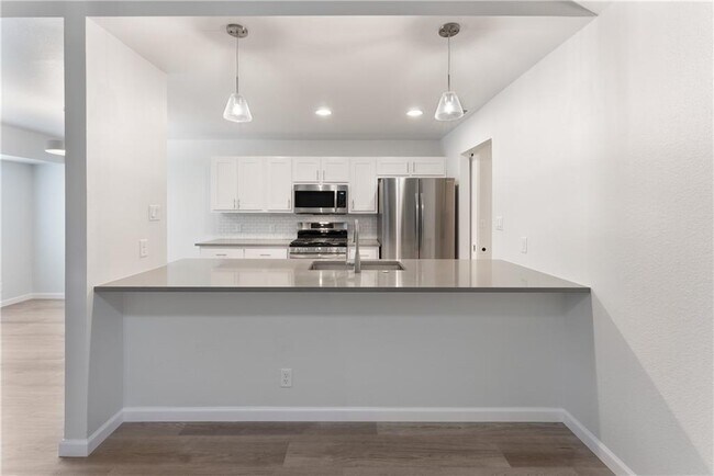 Building Photo - 707 Central Dr Rental