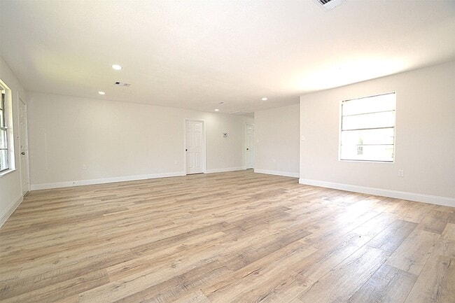 Photo - 5934 Willow Glen Dr